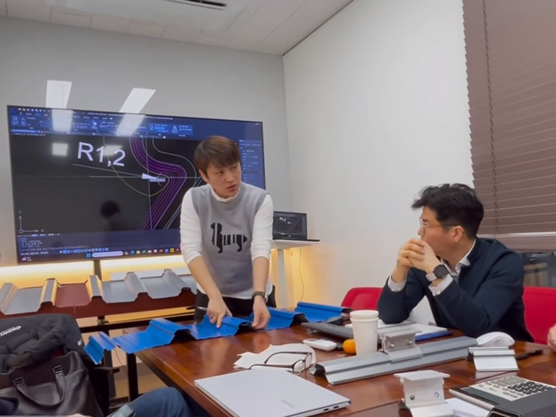 跳出 “内卷” 漩涡！U乐国际冷弯联合韩方研发光伏屋面板型，迈向绿色能源新时代