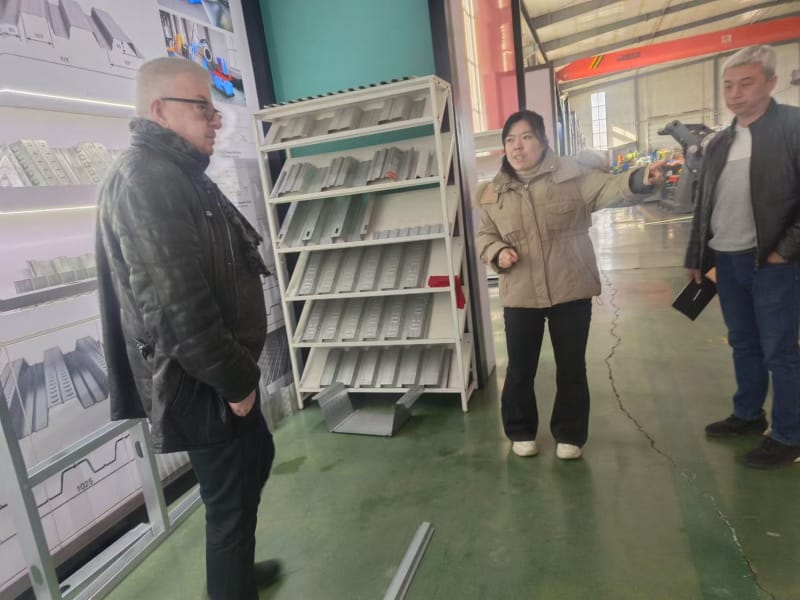 出口沙特地区的型钢机设备，U乐国际冷弯工程师展实力以专业攻克小边与腰高难题